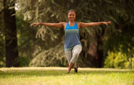 Fare yoga in estate: sarà utile per dare energia, contrastare il caldo, dormire bene e tenere l’ansia sotto controllo? La risposta è SÌ! La pratica yoga, asana, pranayama, mudra e […]